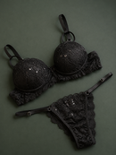 Conjunto preto com brilho