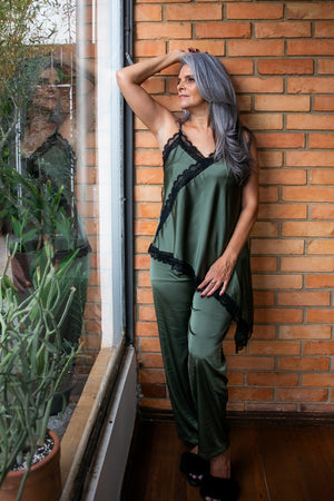 Pijama Assimétrico Verde Musgo Renda Preta