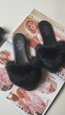 Chinelinho de plumas preto