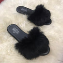 Chinelinho de plumas preto