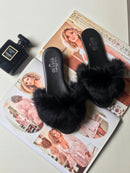 Chinelinho de plumas preto